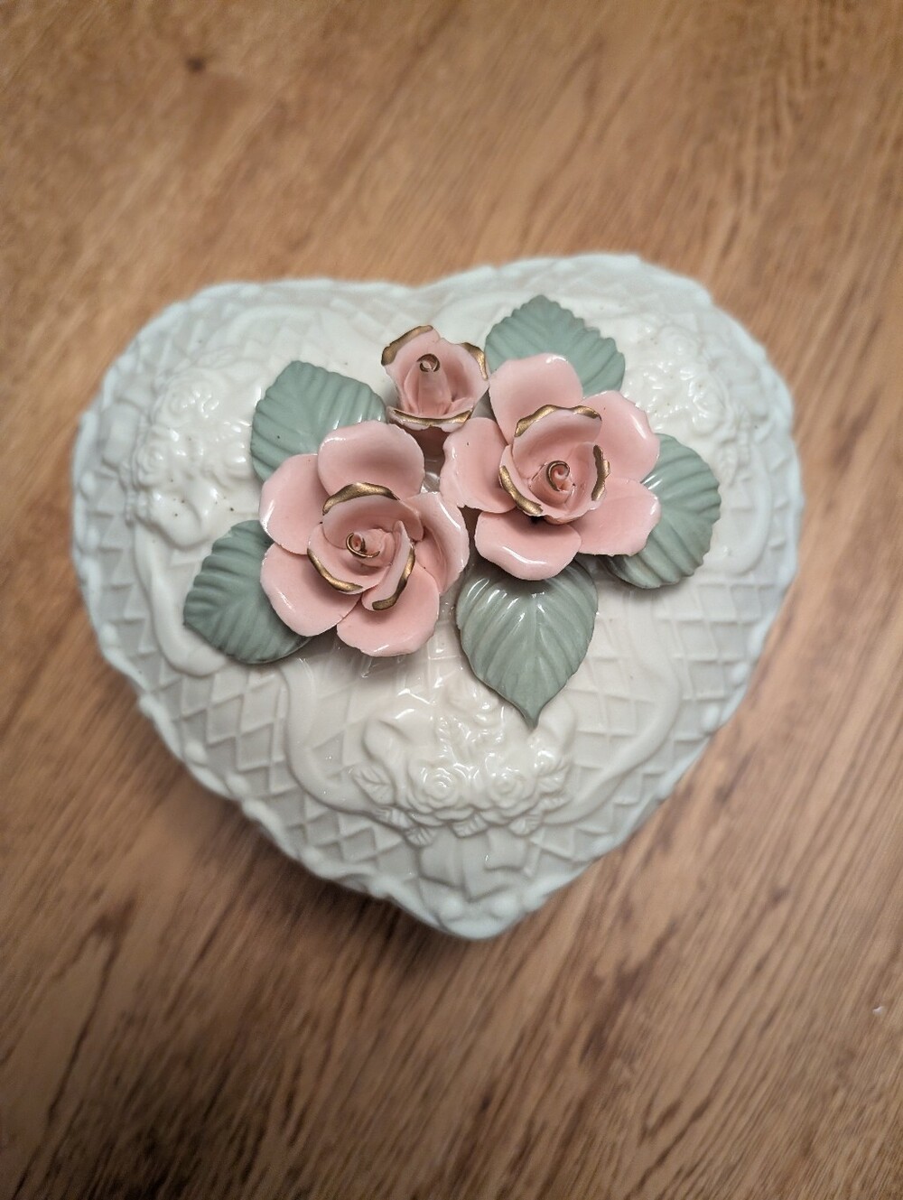Heart-Shaped Ceramic Trinket Box with Pink Roses & Green Leaves, Quilted Design